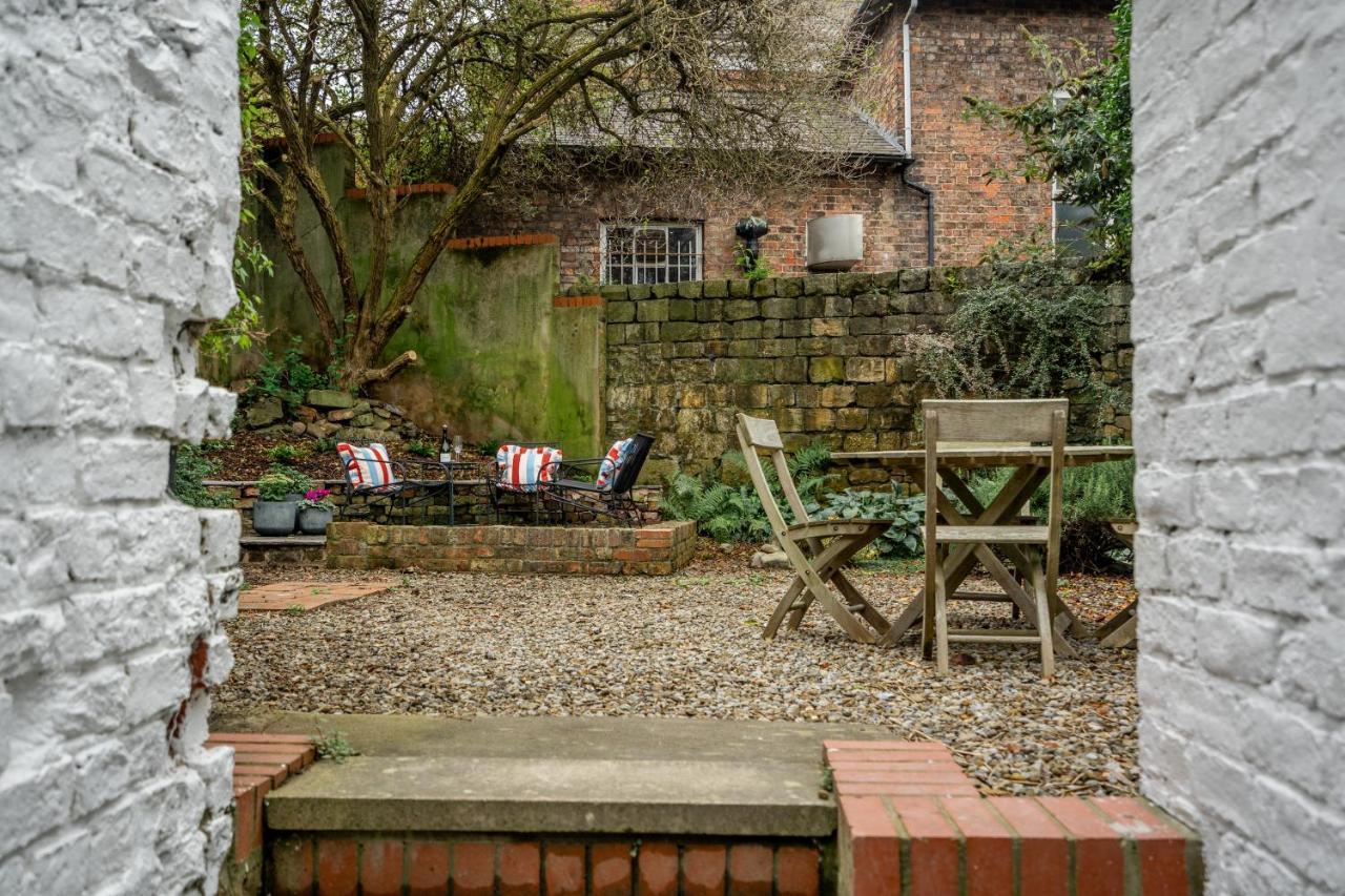 17 Trinity Lane * York